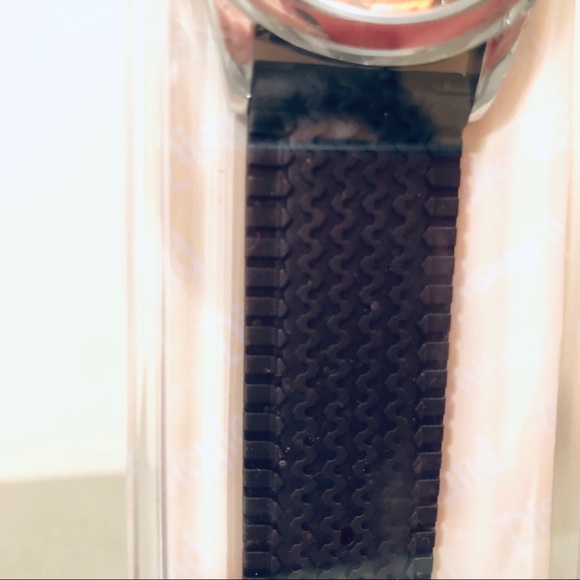 DISNEY MICKEY MOUSE TREND WATCH - Picture 3 of 4